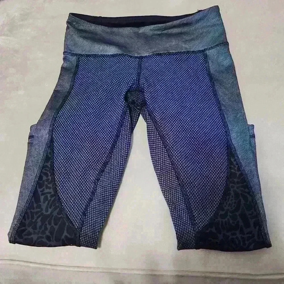 Lululemon Snake Skin Crop Leggings - Picture 4 of 6